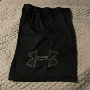 Under Armour Big Boys Size Medium Black Shorts